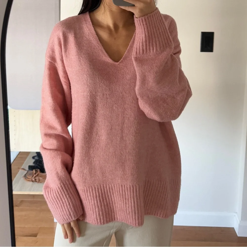 Soft pink V neck sweater - Picture 3 of 3
